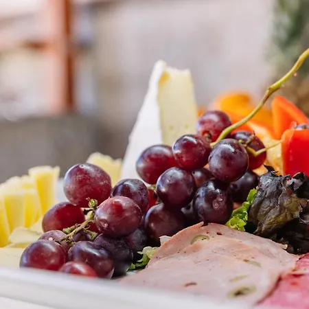 Muthu Oura אלבופיירה