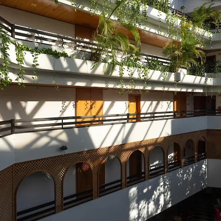 Muthu Oura אלבופיירה