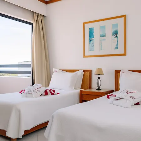 Muthu Oura אלבופיירה