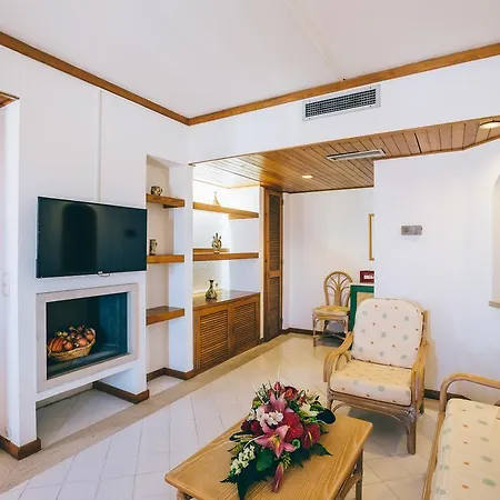 Muthu Oura אלבופיירה