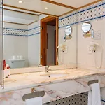 Отель Muthu Oura